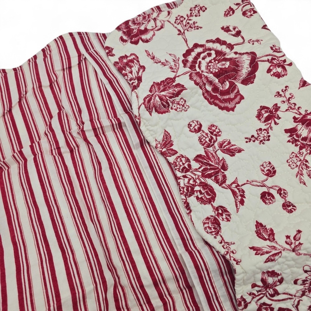 Williamsburg Devon Cranberry Floral Toile Pillow Shams Set 2 Standard 20x26 NWT - Picture 6 of 8